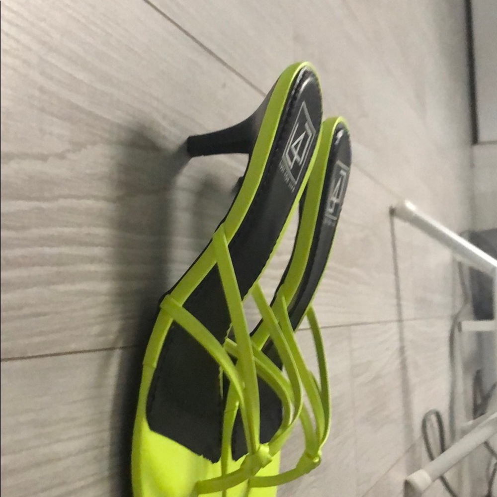 Mini neon green heels - Picture 4 of 11